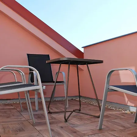 דירות צ'סקה בודיוביצה Attic With Parking, Near The Center Of Cb - 110M2 מראה חיצוני תמונה